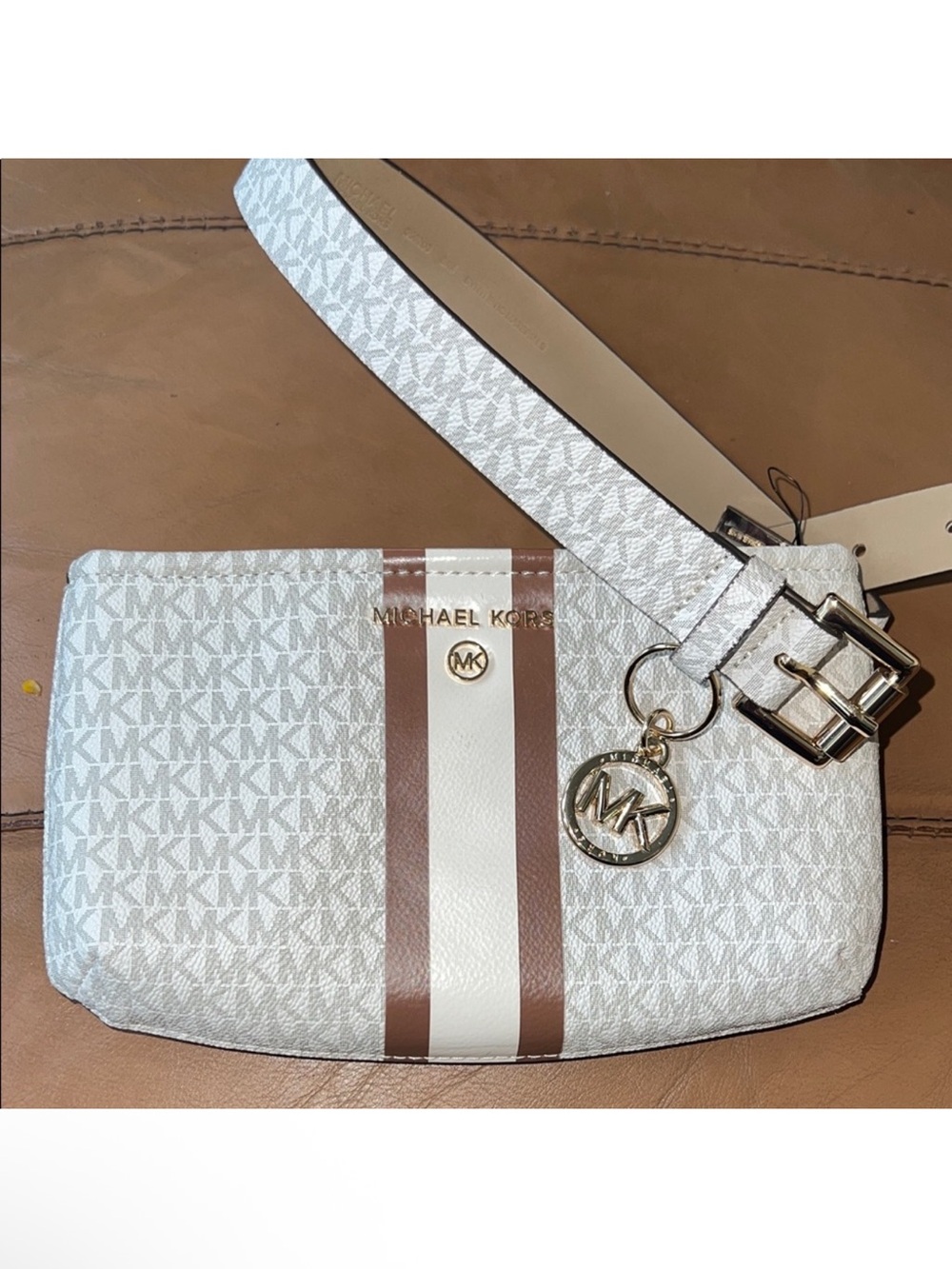Like new condition, Michael Michael Kors belt bag S/M - Picture 2 of 12